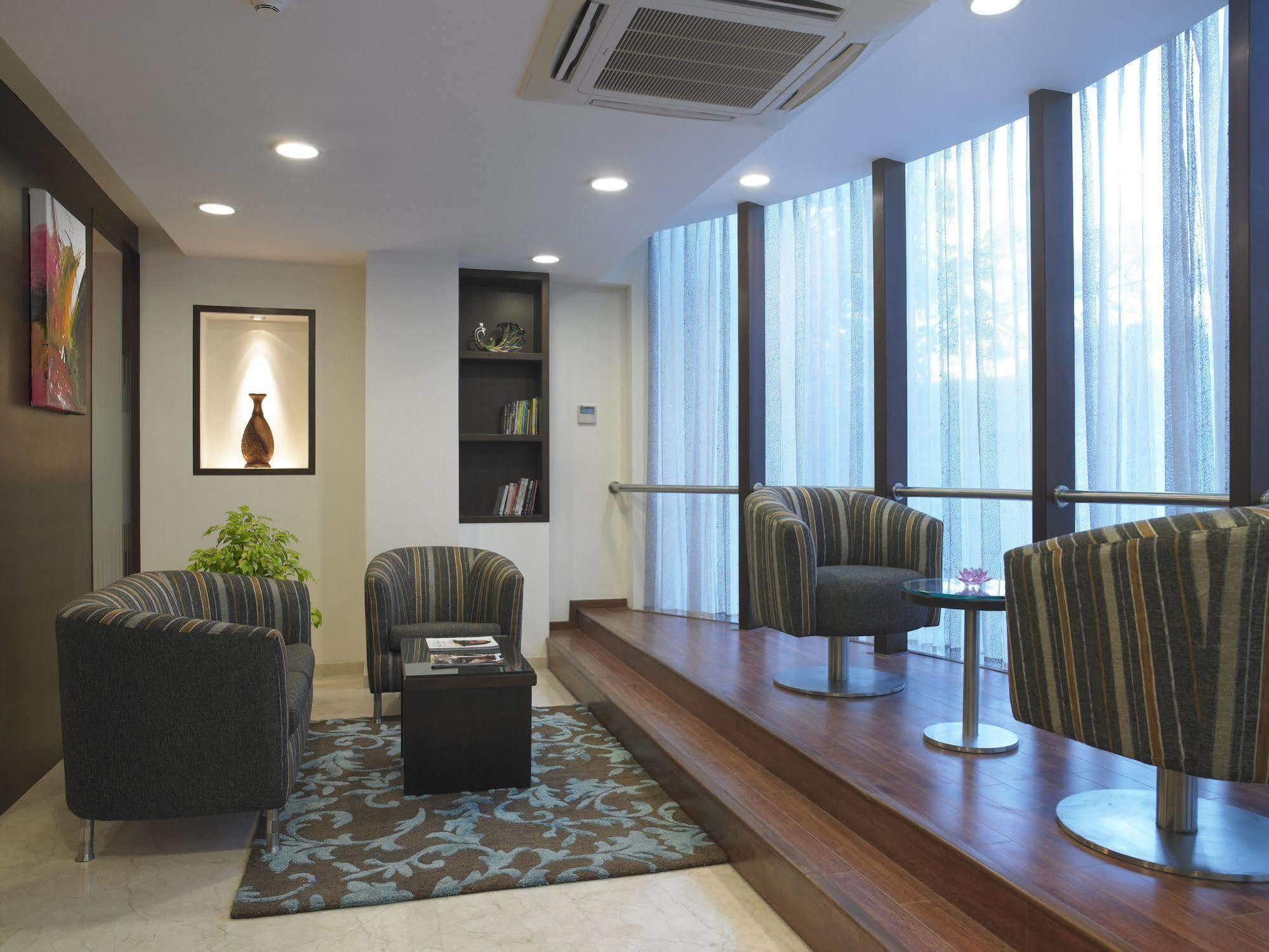 Blu Petal - A Business Hotel Bangalore Exterior foto